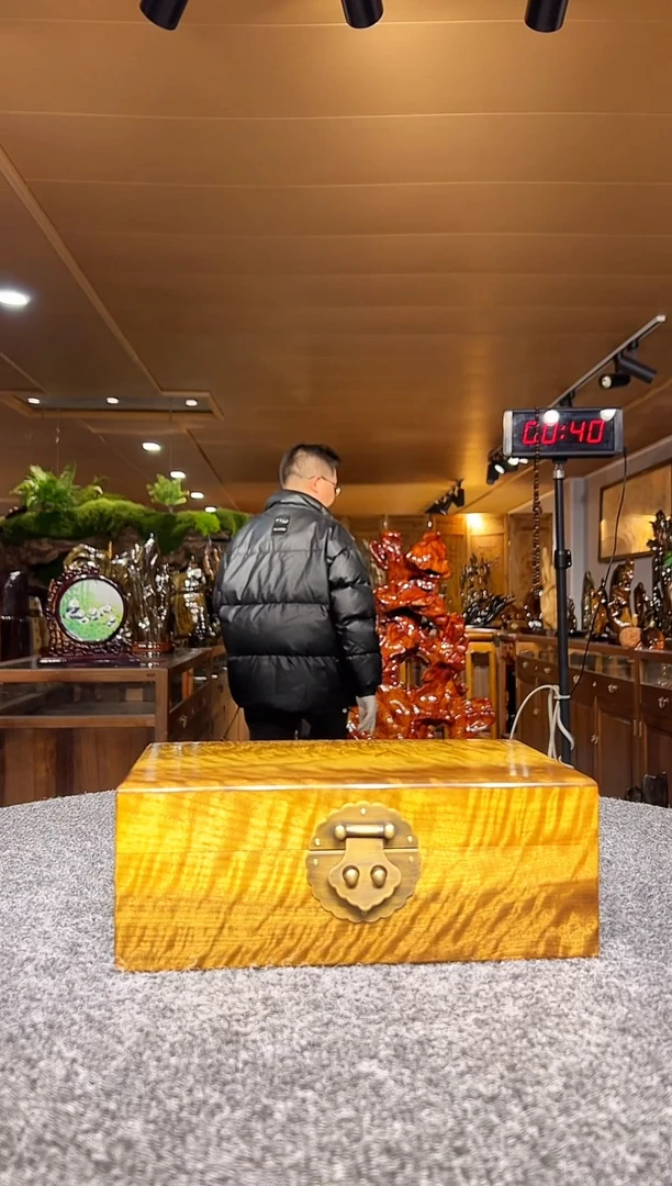 金丝楠木雕款川*哥金丝楠木摆件