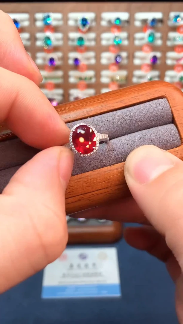 银S925镶嵌戒指红宝石......