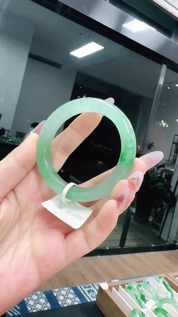 未镶嵌1石英质玉（非洲翠）/1886-54