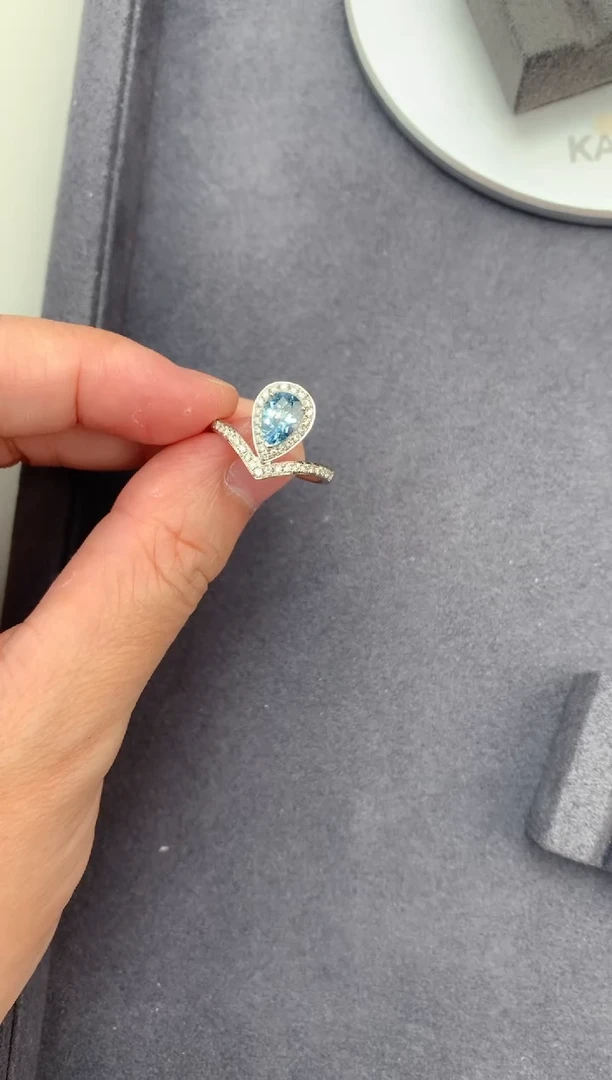 【闪购商品】海蓝宝石戒指18K金镶嵌63分海蓝宝戒指