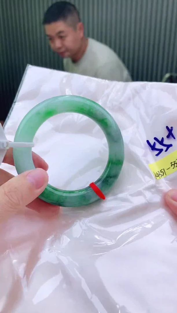 未镶嵌手镯翡翠55+