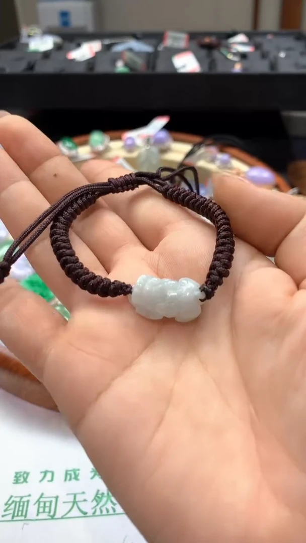 【闪购商品】翡翠吊坠(不含链)未镶嵌天然翡翠没运费险