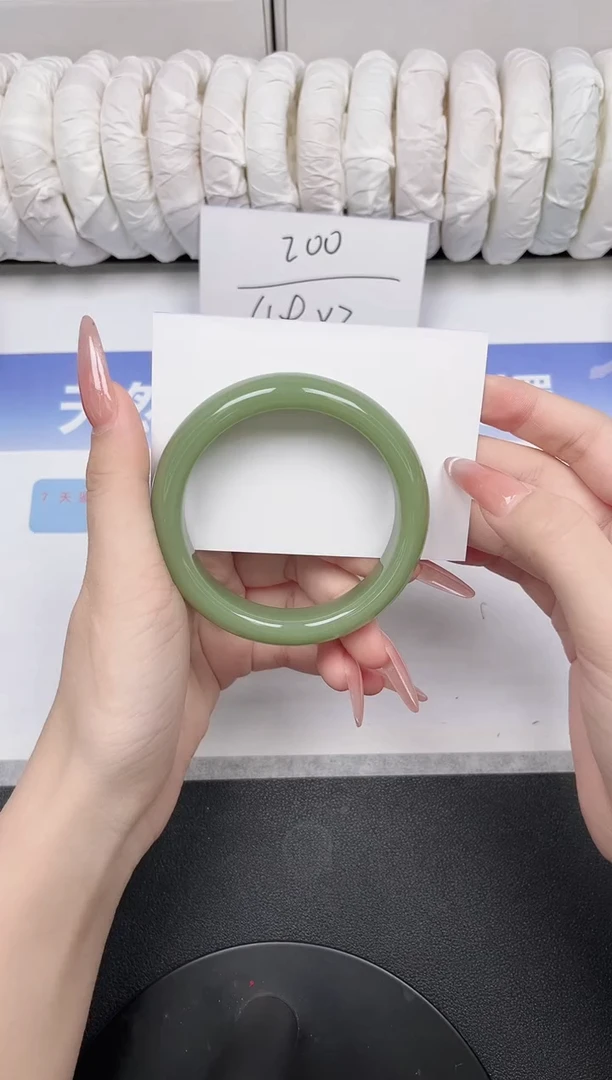 未镶嵌手镯石英质玉47-57.1