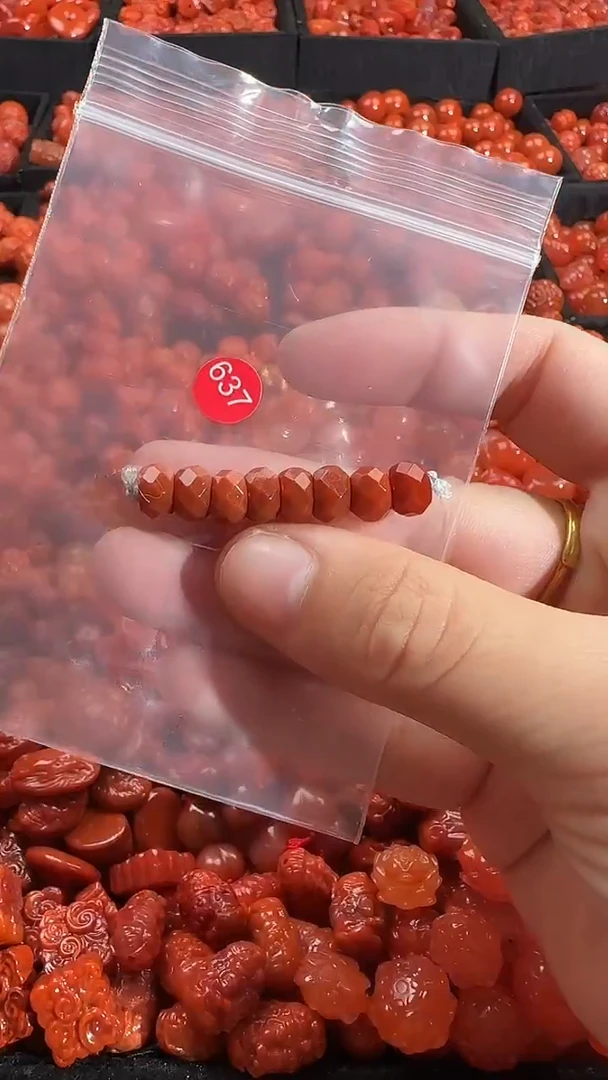 颈饰未镶嵌南红玛瑙1