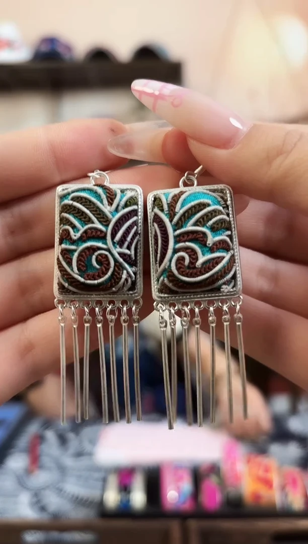 织绣民族风非遗老绣饰品501