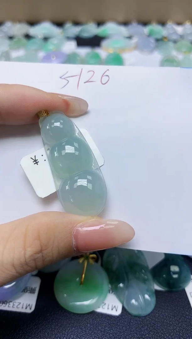 翡翠18K金镶嵌颈饰天然缅甸翡翠A货