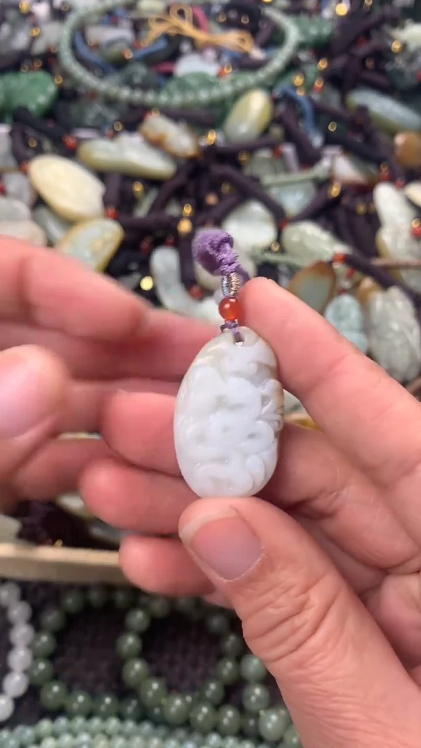 【闪购商品】和田玉颈饰未镶嵌多样性发货没有证书拍一发一有瑕