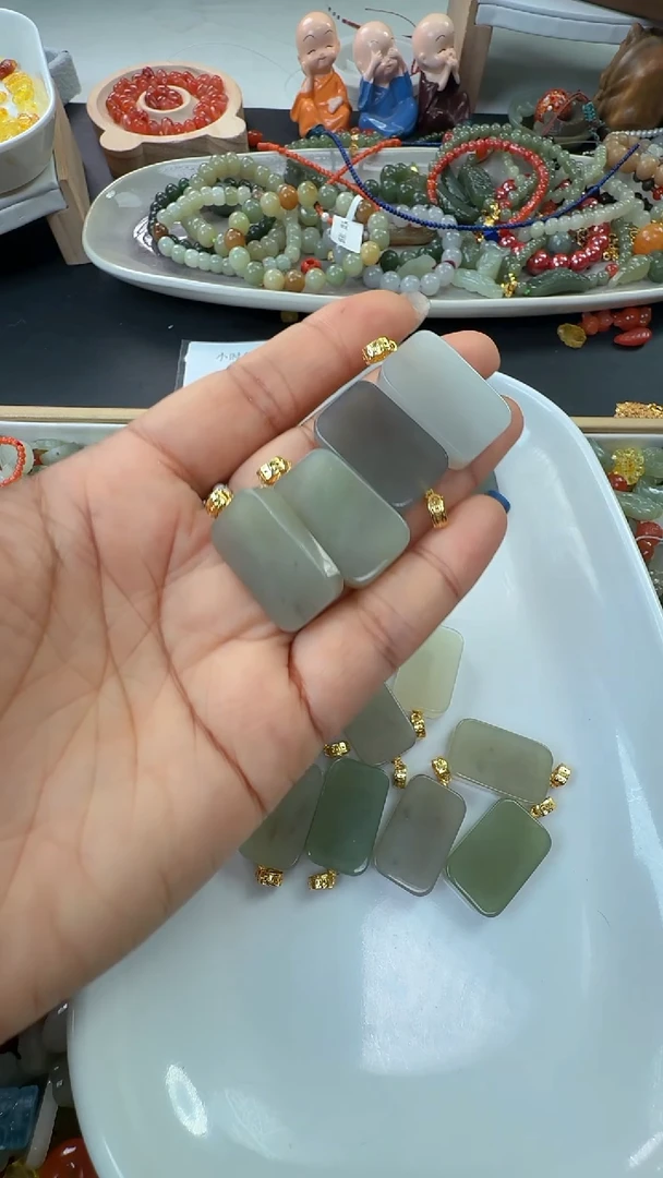 吊坠(不含链)未镶嵌和田玉B3货中多样性发其一