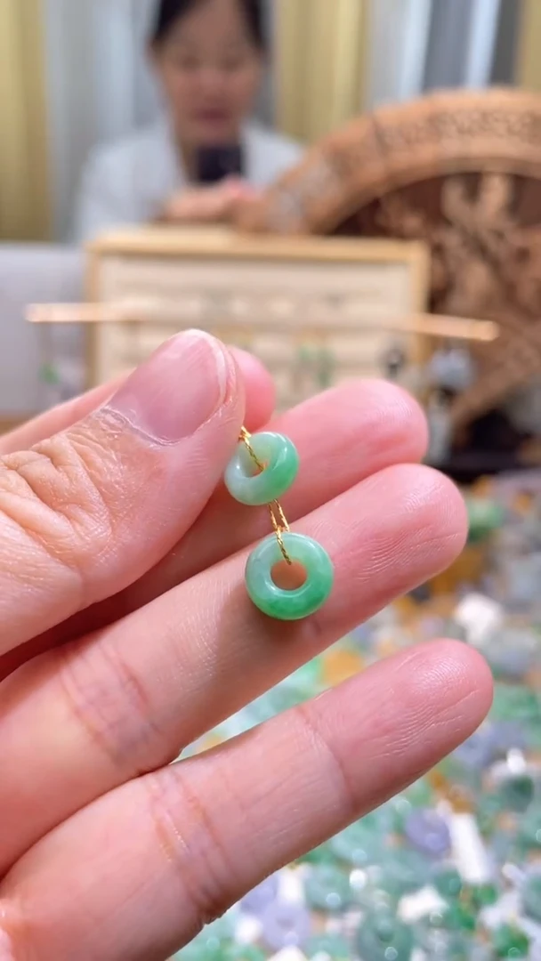 翡翠未镶嵌颈饰甜甜圈一对