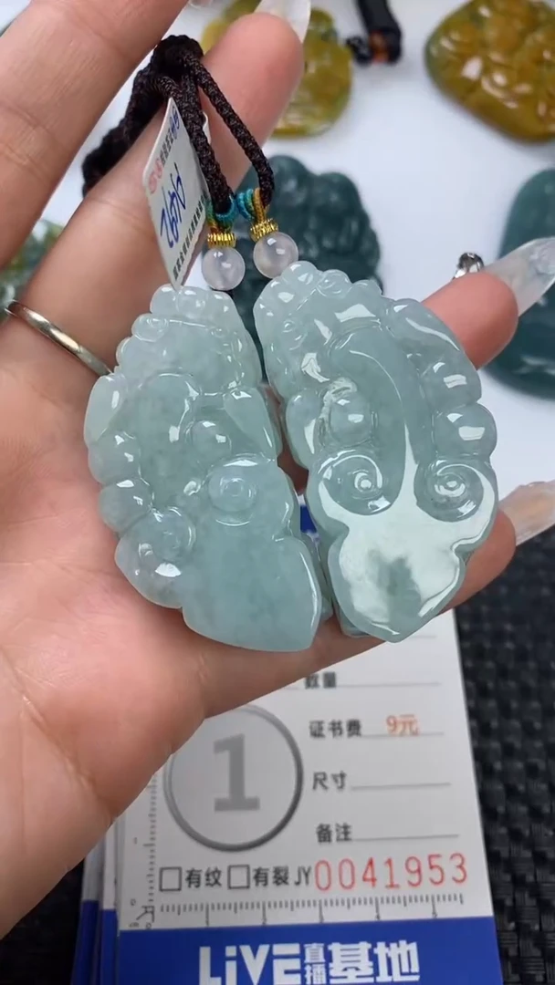 【闪购商品】翡翠颈饰未镶嵌一对1111111111111111