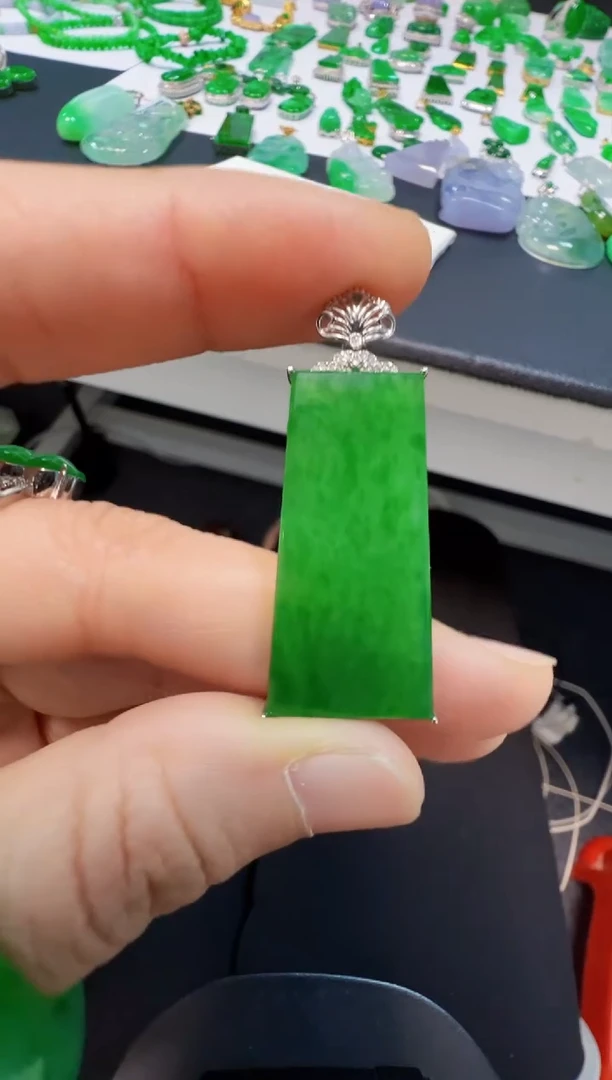 吊坠(不含链)18K金镶嵌翡翠480