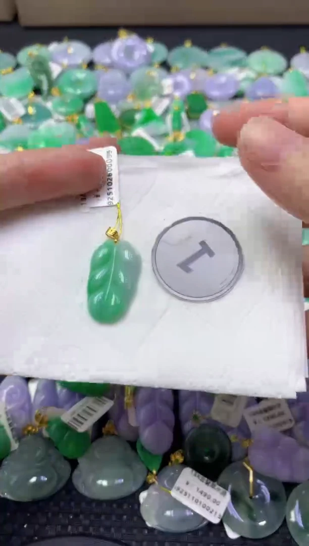 颈饰18K金镶嵌翡翠天然缅甸翡翠A货