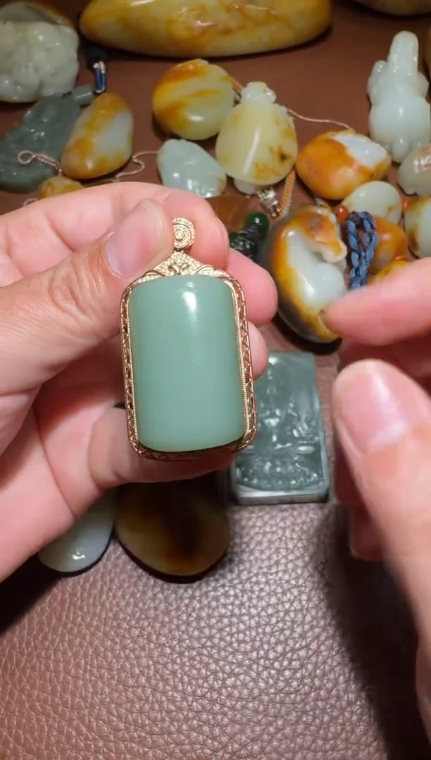 18K金镶嵌和田玉挂件和田玉
