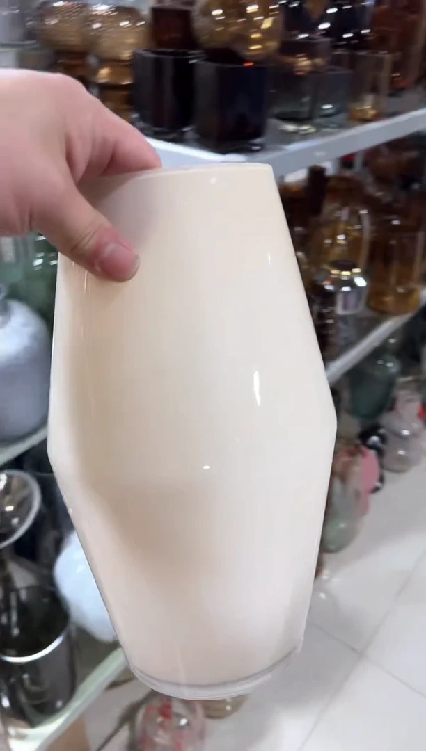 【闪购商品】无铅玻璃奶白色花瓶