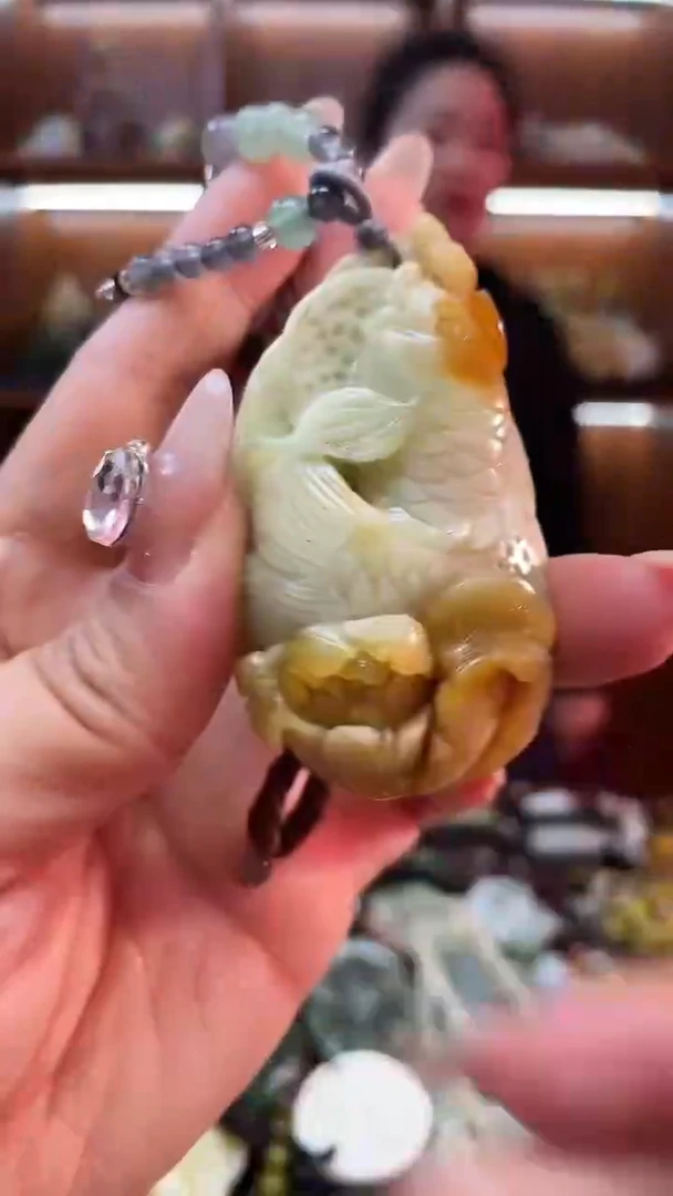 未镶嵌蛇纹石玉吊坠