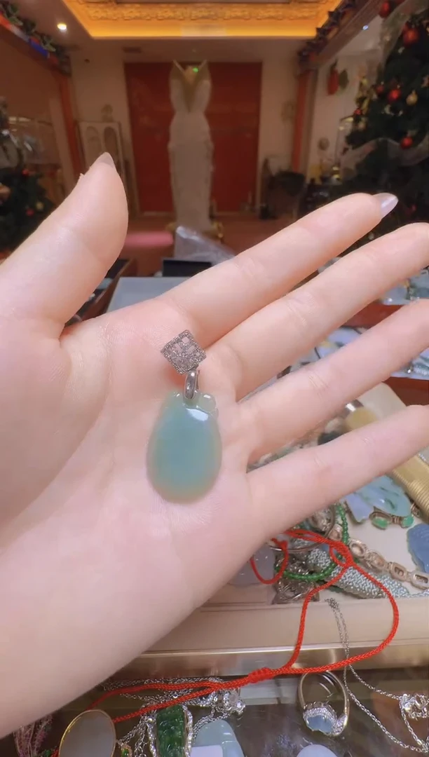 【闪购商品】翡翠吊坠(不含链)未镶嵌翡翠