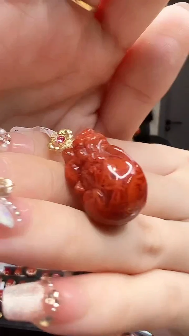 【闪购商品】南红玛瑙吊坠18K金镶嵌/貔貅