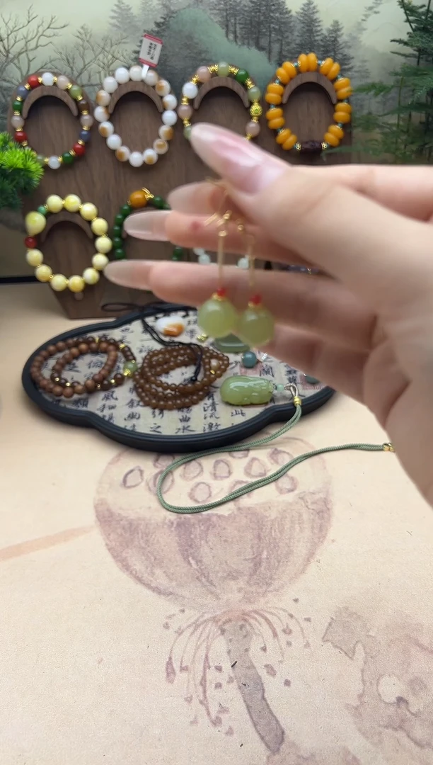 未镶嵌和田玉耳饰1