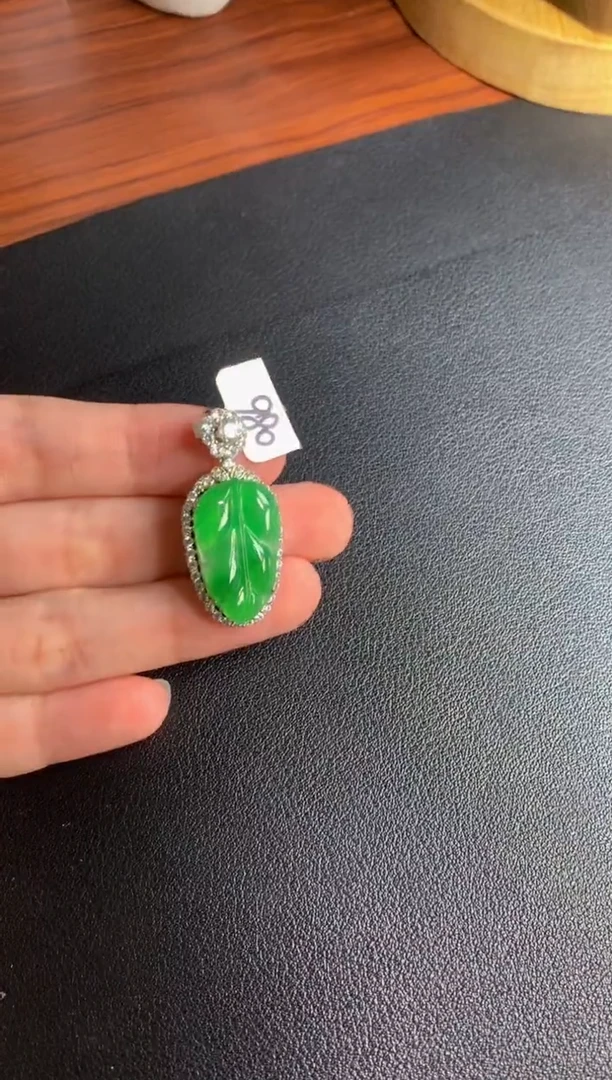翡翠银S925镶嵌颈饰翡翠
