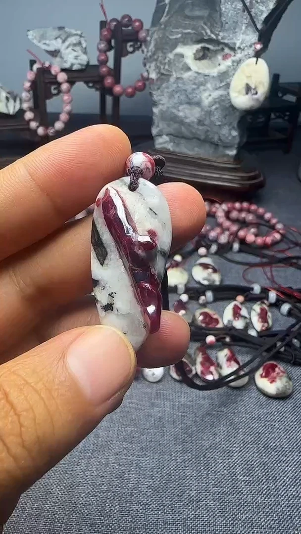 天然辰砂天然万山原石随形吊坠