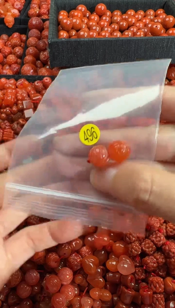 南红玛瑙未镶嵌颈饰1