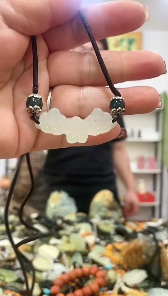 未镶嵌岫玉吊坠