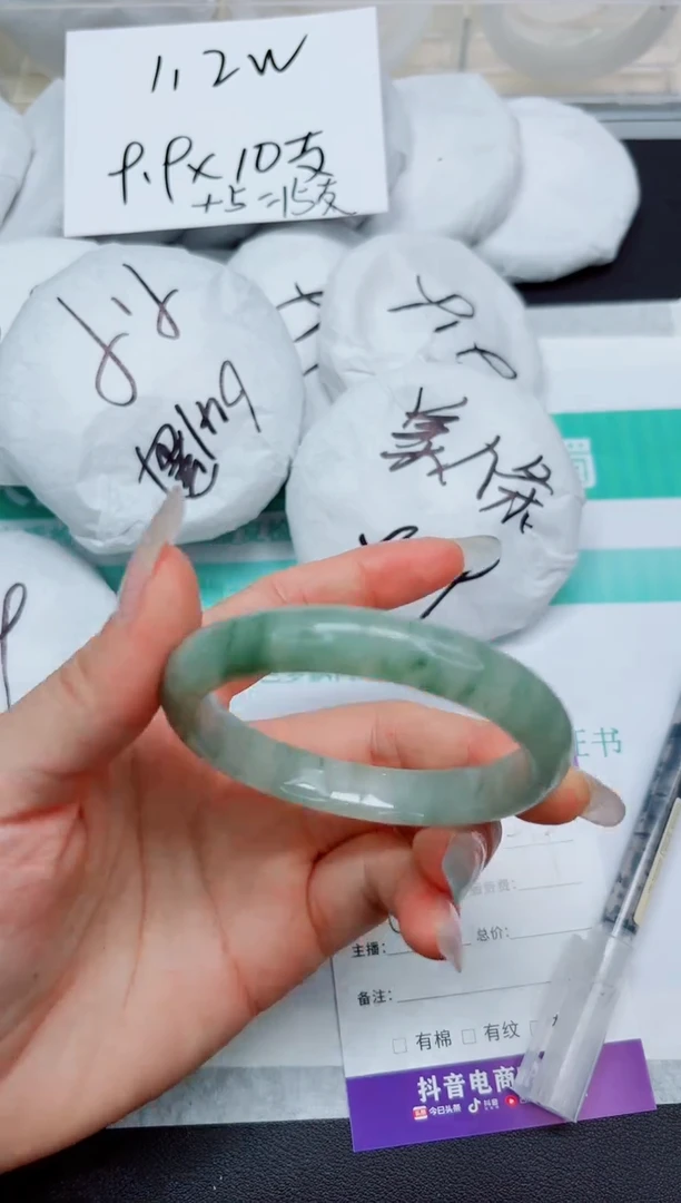 石英质玉手镯未镶嵌78/56