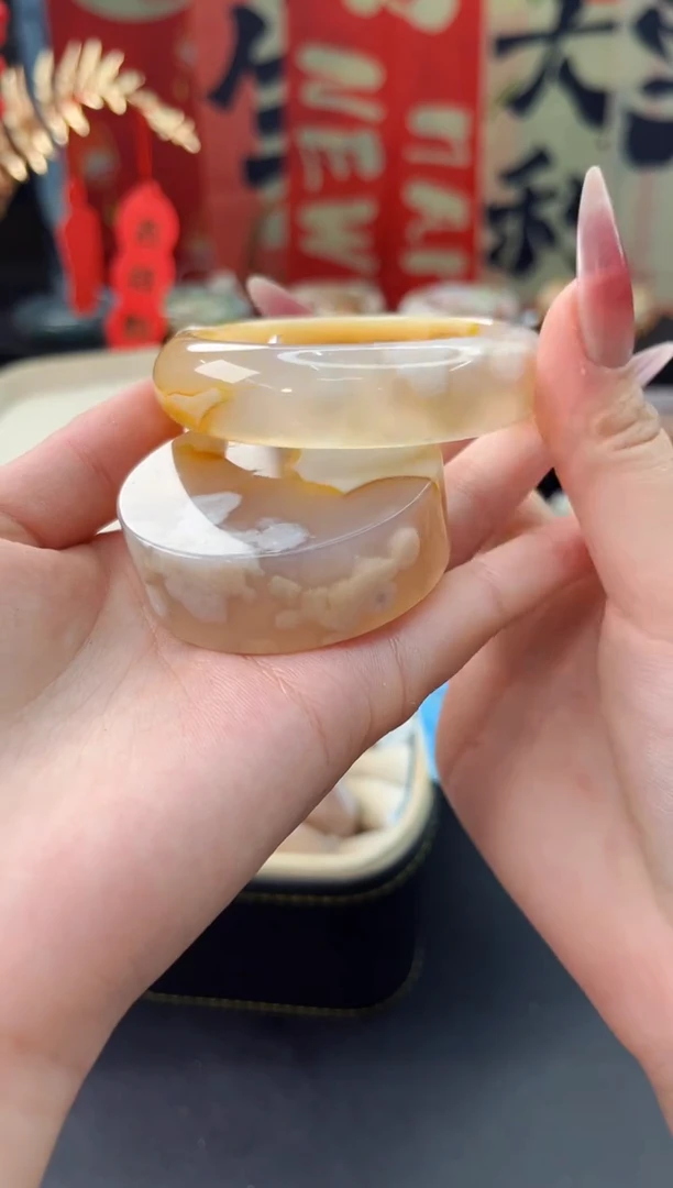 【闪购商品】石英质玉手镯未镶嵌赠送镯心（52圈口）无证书