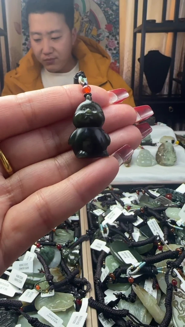 颈饰未镶嵌和田玉和田玉吊坠