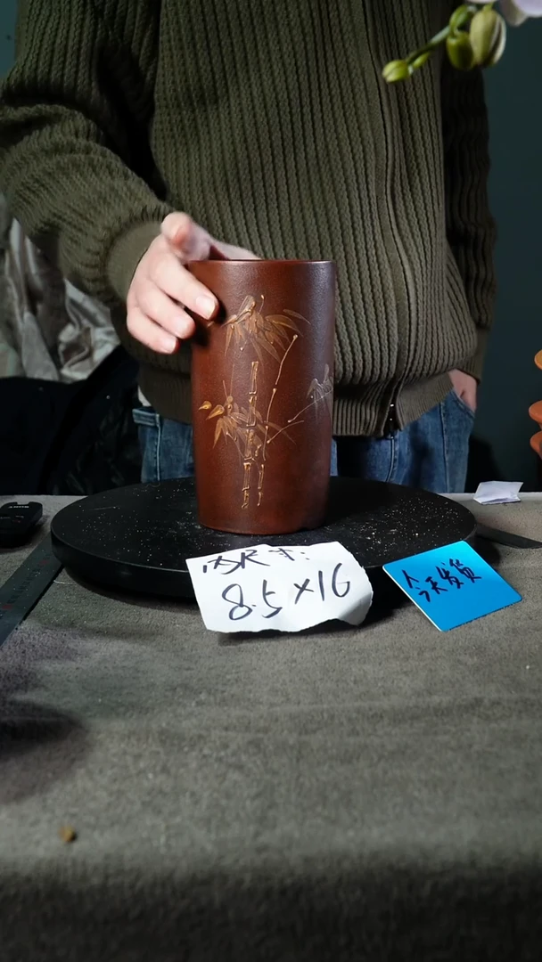 A宜兴紫砂小花盆