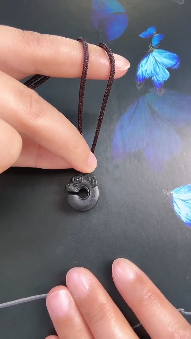 颈饰未镶嵌和田玉吊坠