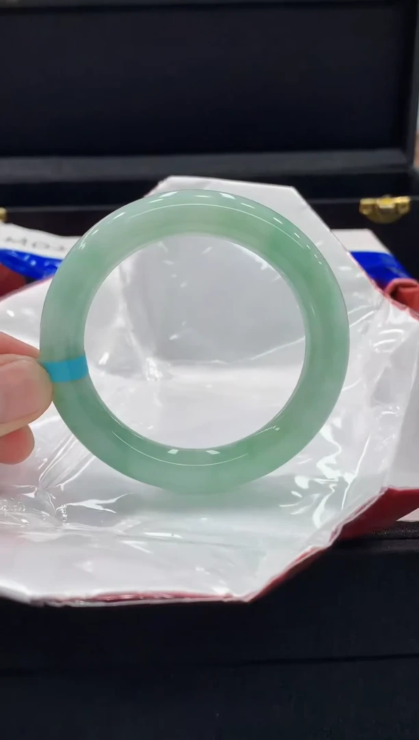 翡翠手镯未镶嵌手镯