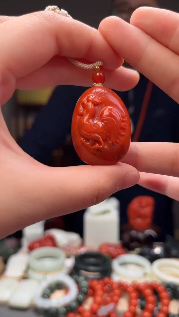 颈饰未镶嵌南红玛瑙吊坠