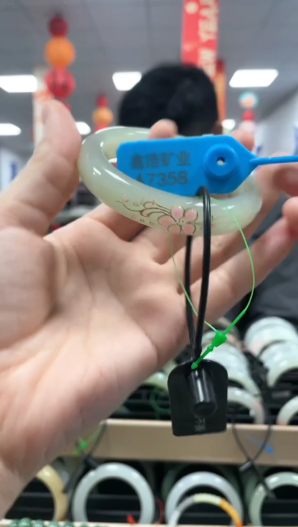 【闪购商品】和田玉手镯未镶嵌圈 A7358  湖水冻手镯一条