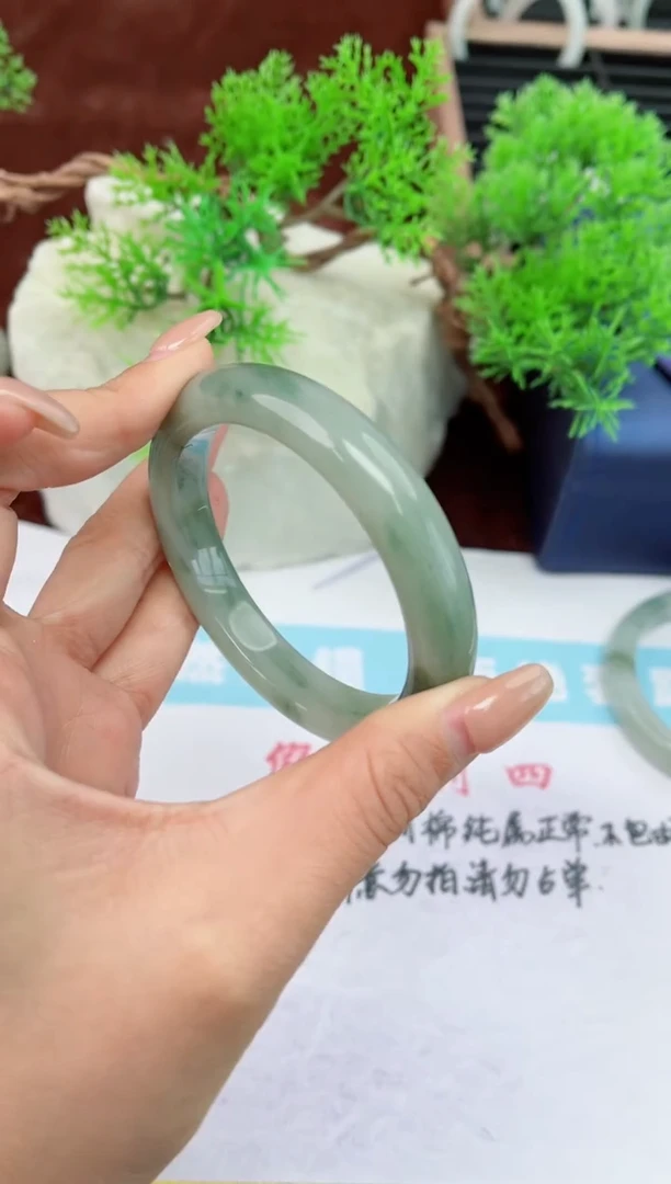 【闪购商品】石英质玉手镯未镶嵌184