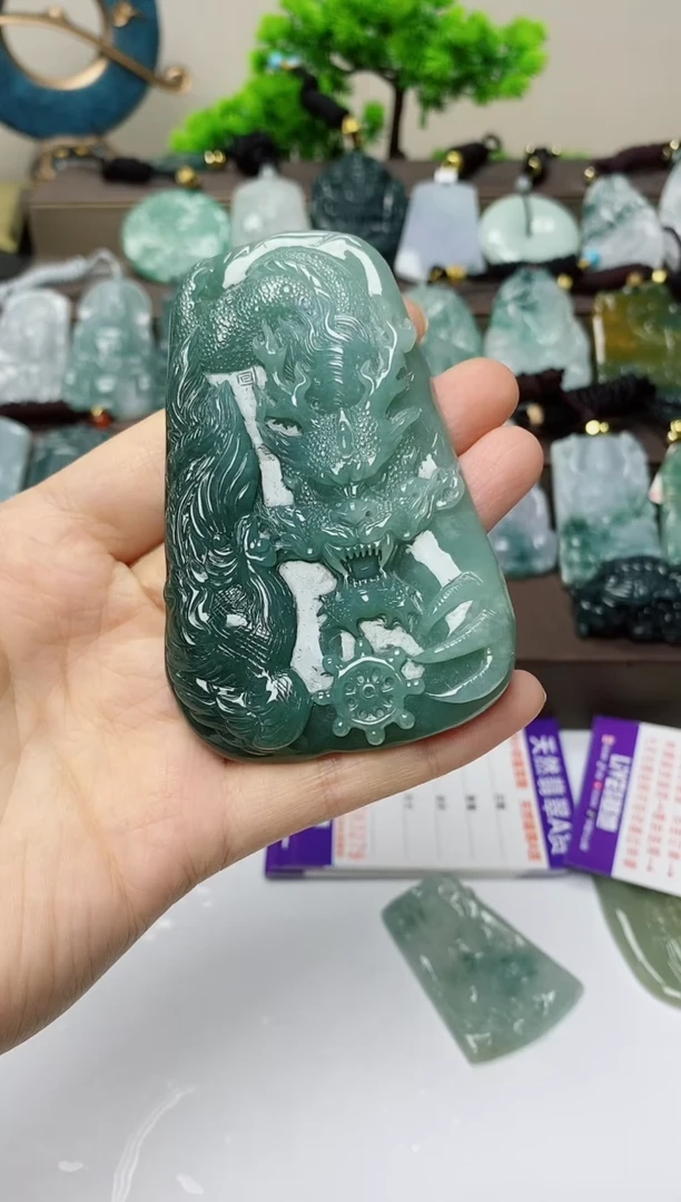 翡翠未镶嵌颈饰