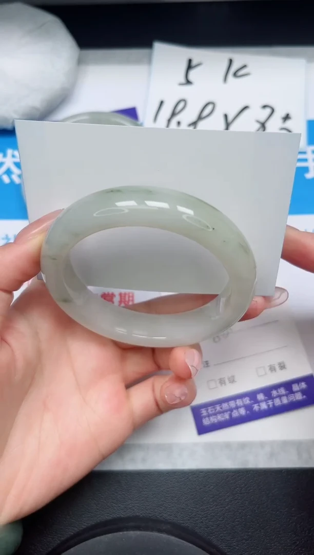 【闪购商品】石英质玉手镯未镶嵌26