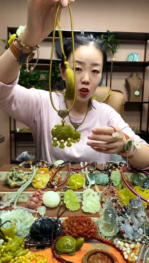 未镶嵌岫玉吊坠多样性发货发其中之一