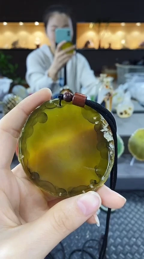 未镶嵌颈饰玛瑙/玉髓舟**鲜玛瑙