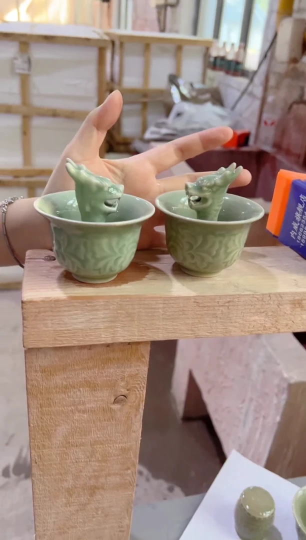 微瑕耀州窑龙头公平杯一对