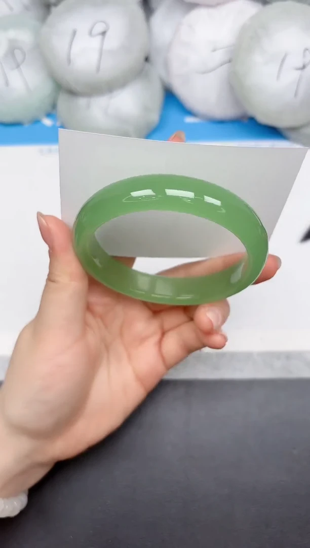 未镶嵌手镯石英质玉A276/64