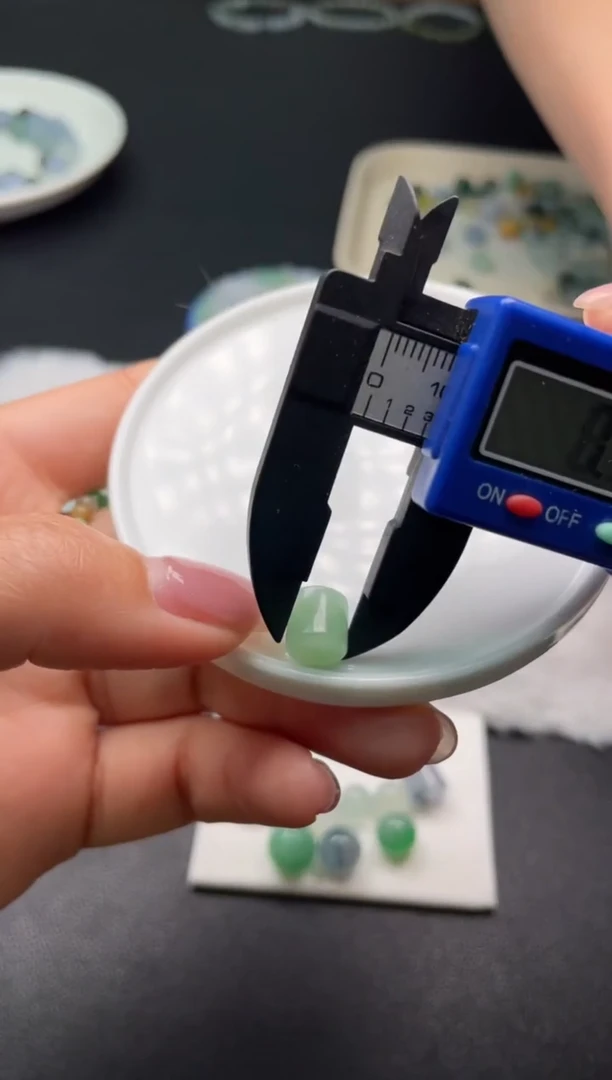 翡翠未镶嵌颈饰啊A271