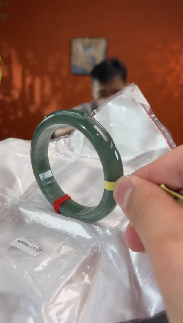 未镶嵌手镯翡翠8        圈口58