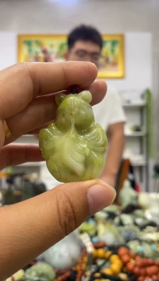 未镶嵌岫玉吊坠
