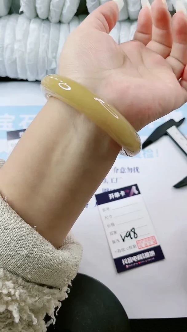 【闪购商品】石英质玉手镯未镶嵌多样性发货V98