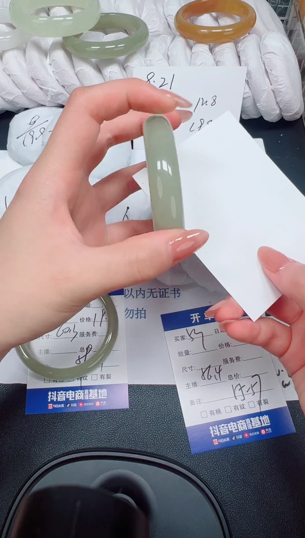 未镶嵌手镯石英质玉53-56.4