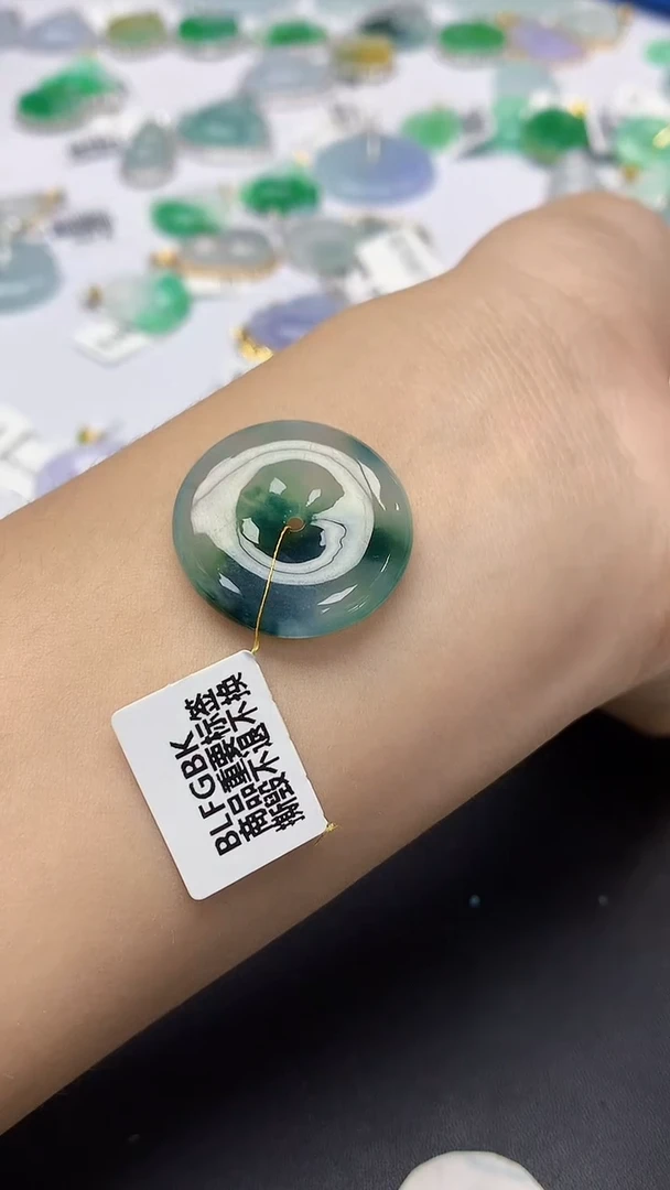 翡翠未镶嵌颈饰天然缅甸a货翡翠