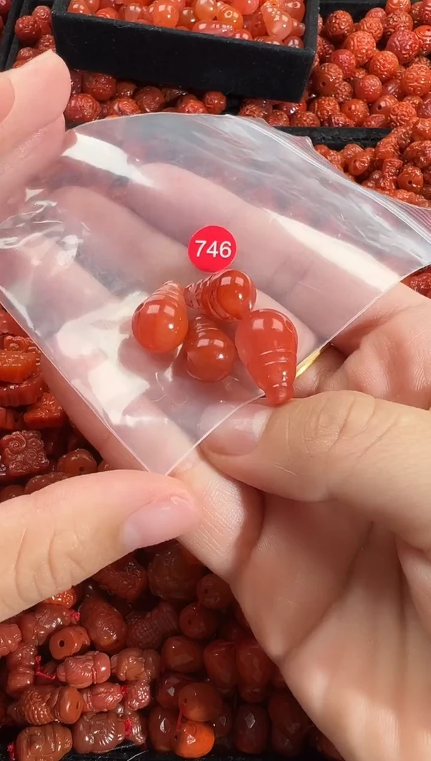 颈饰未镶嵌南红玛瑙1