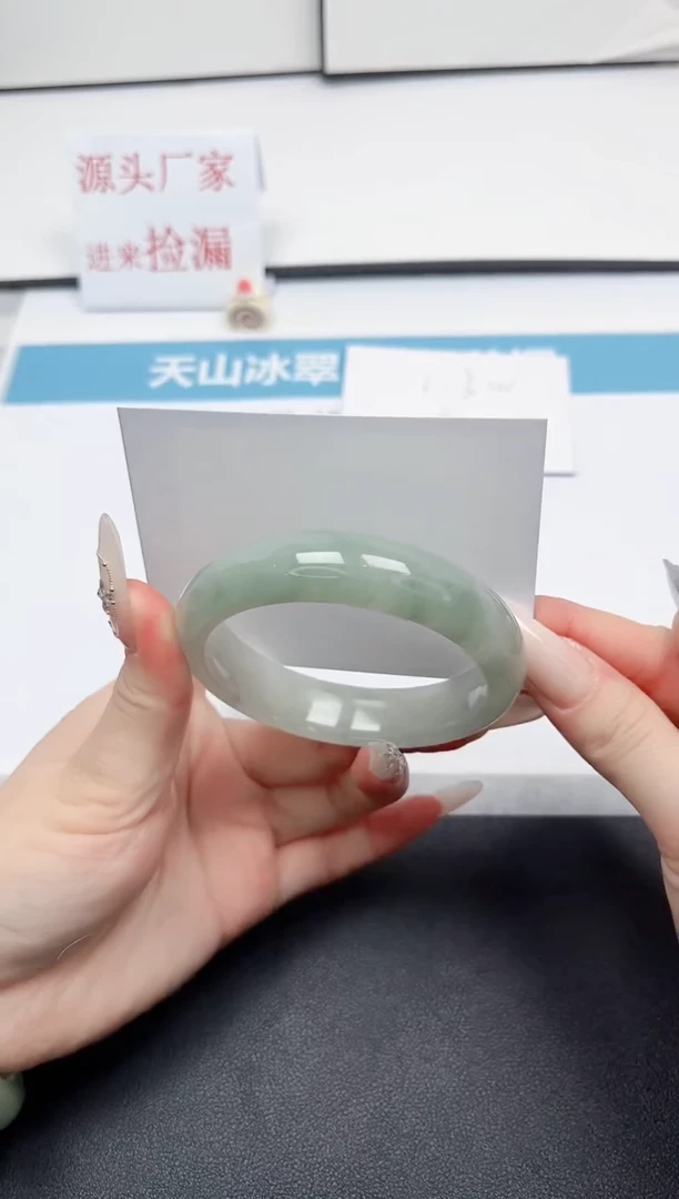 【闪购商品】石英质玉手镯未镶嵌180-59.2