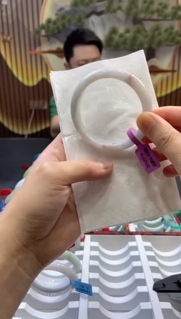 翡翠手镯未镶嵌多人03086